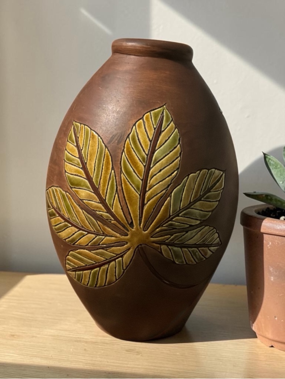 Vtg. Pier 1 imports ceramic vase